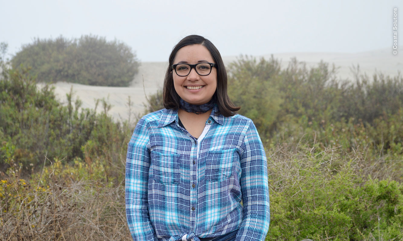 Retrato de Laura Ibarra en exterior.