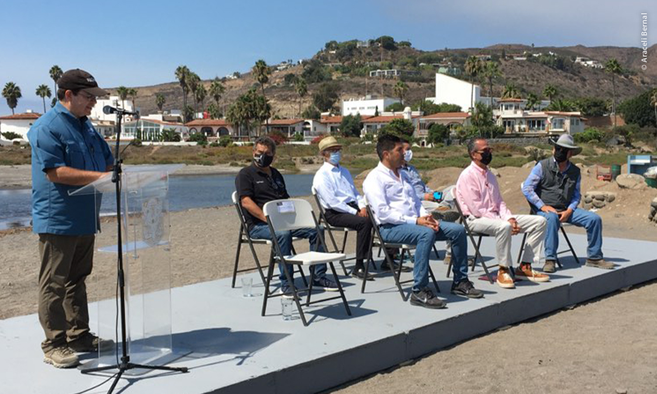 Gustavo Danemann giving the opening speech for the signing of the decree.