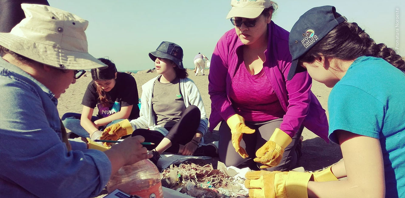 Voluntarios en el conteo de residuos del 2019