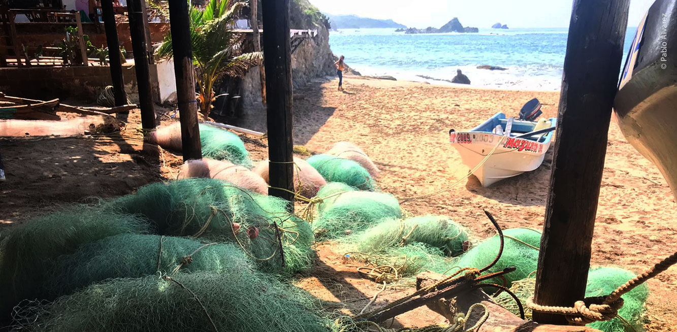 Redes Fantasma acumuladas en la playa