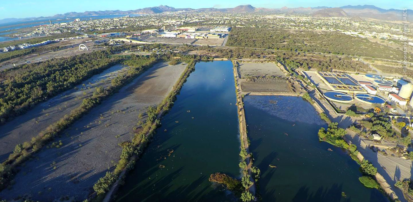 Fotografía aérea de los humedales en La Paz