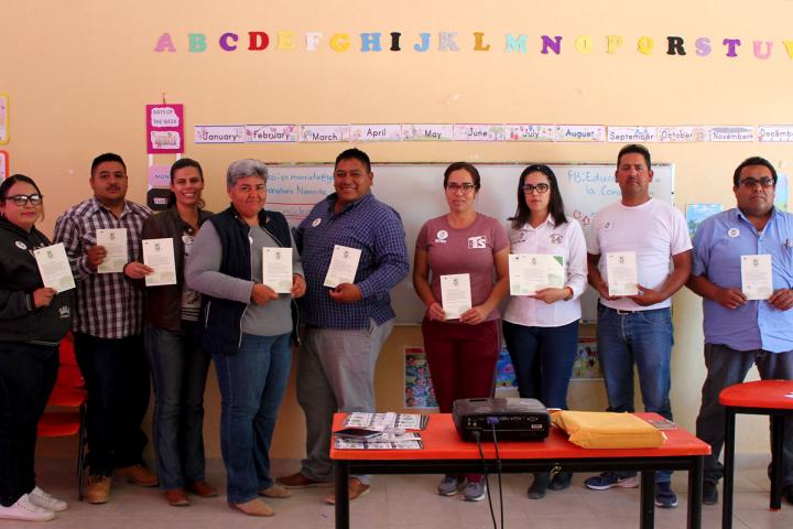 Docentes que obtuvieron su reconocimiento como Guardianes del Manglar.
