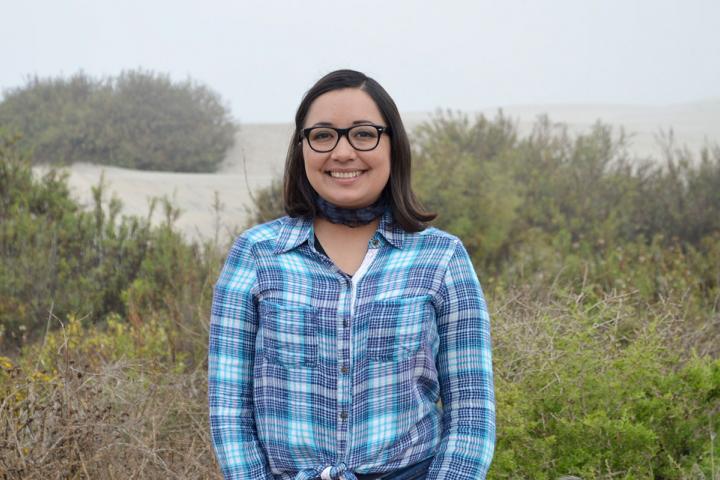 Retrato de Laura Ibarra en exterior.