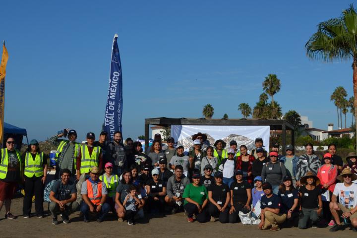 Primer grupo de voluntarios en el conteo de residuos de la Limpieza Internacional Costera