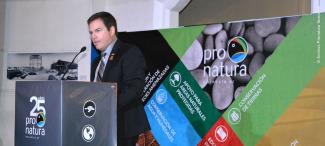 Gustavo D. Danemann (Director Ejecutivo) impartiendo un discurso por la celebración