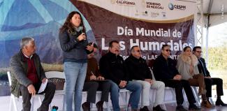 Gabriela Caloca participando en el presidio. 