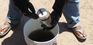 Muestra de agua tomada del Dren Cedritos